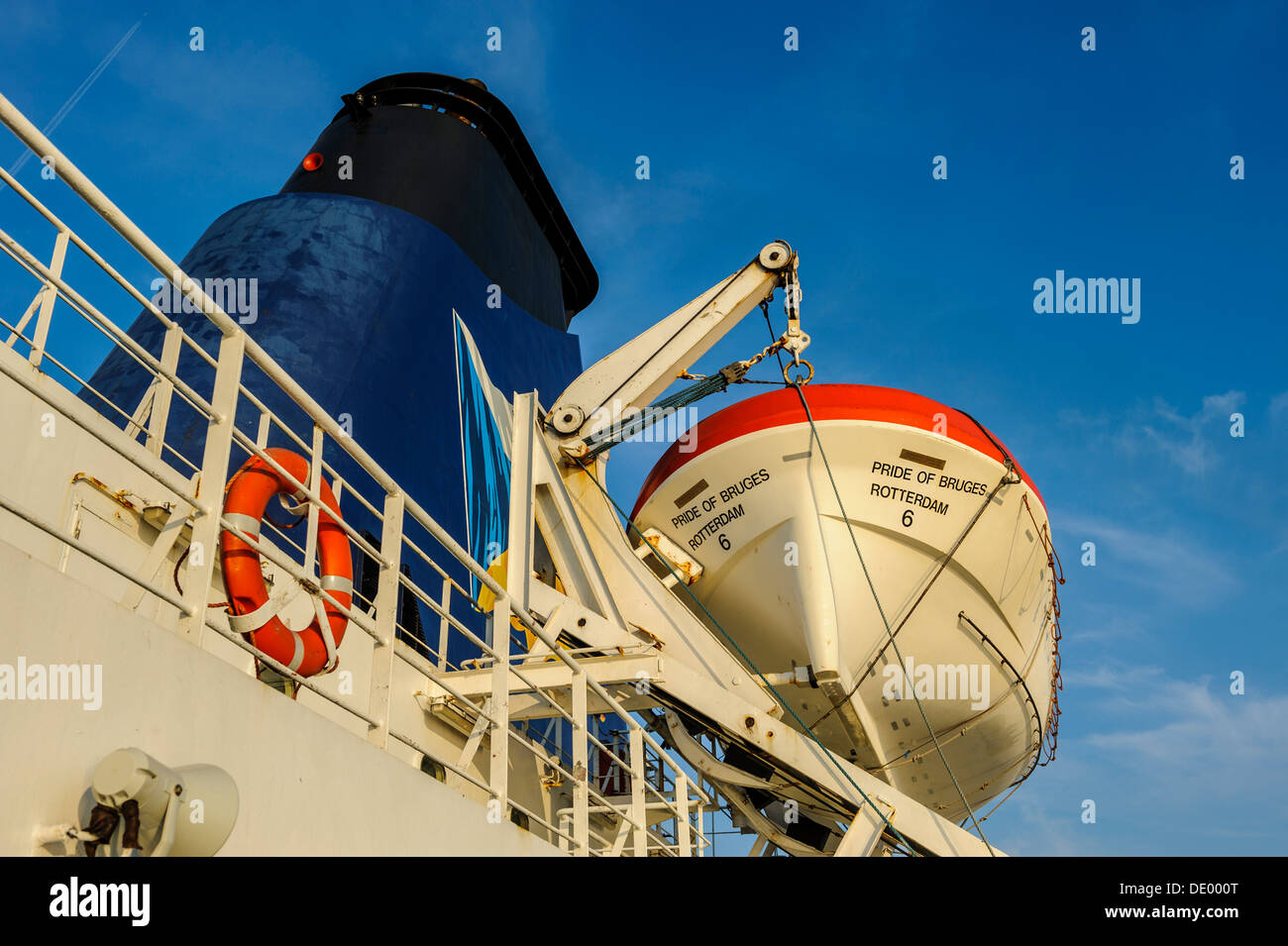 Rettungsboot an Bord der Mv stolz von Brügge Stockfoto