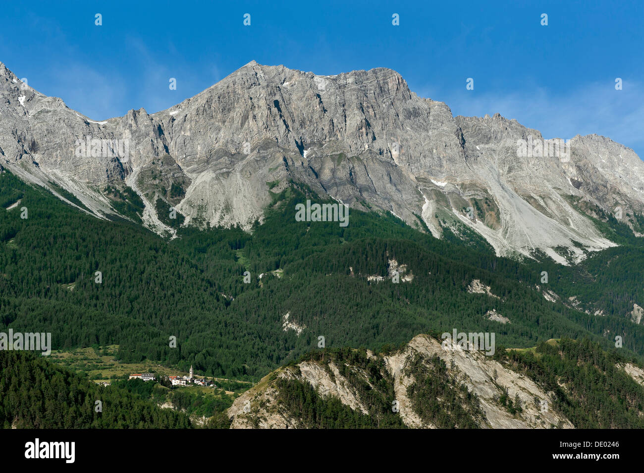 Berglandschaft mit Dorf Chateau Beaulard, Piemont, Italien Stockfoto