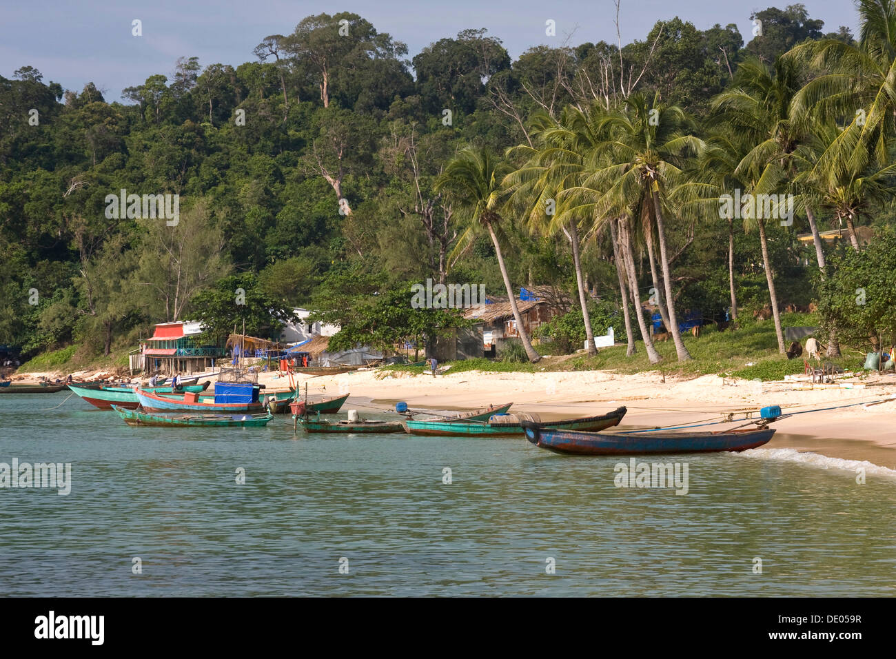 Kleine Fischerboote in Mango Bay, Insel Phu Quoc, Vietnam, Südostasien Stockfoto