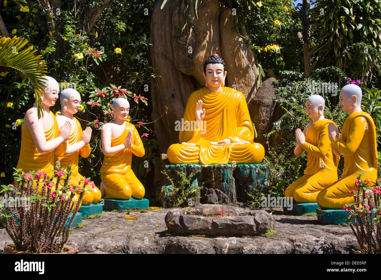 Buddha-Statuen in der Tuyen Lam Pagode, zentralen Hochland, Dalat, Vietnam, Südostasien Stockfoto