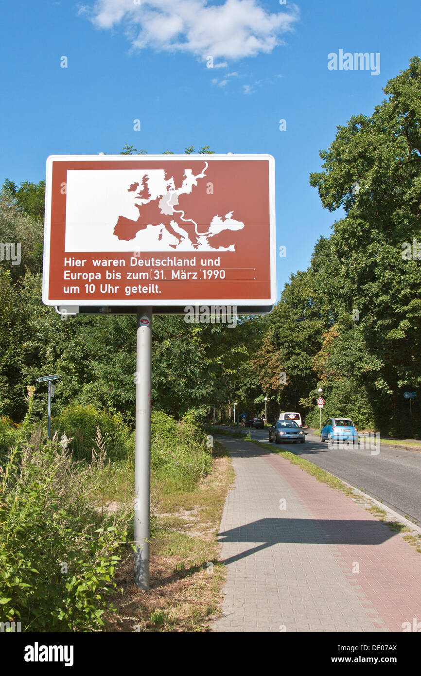Infotafel, Zeichen, hier Deutschland und Europa teilten bis 31. März 1990 an 10:00, Berliner Mauer, Grenze, Grenze Stockfoto