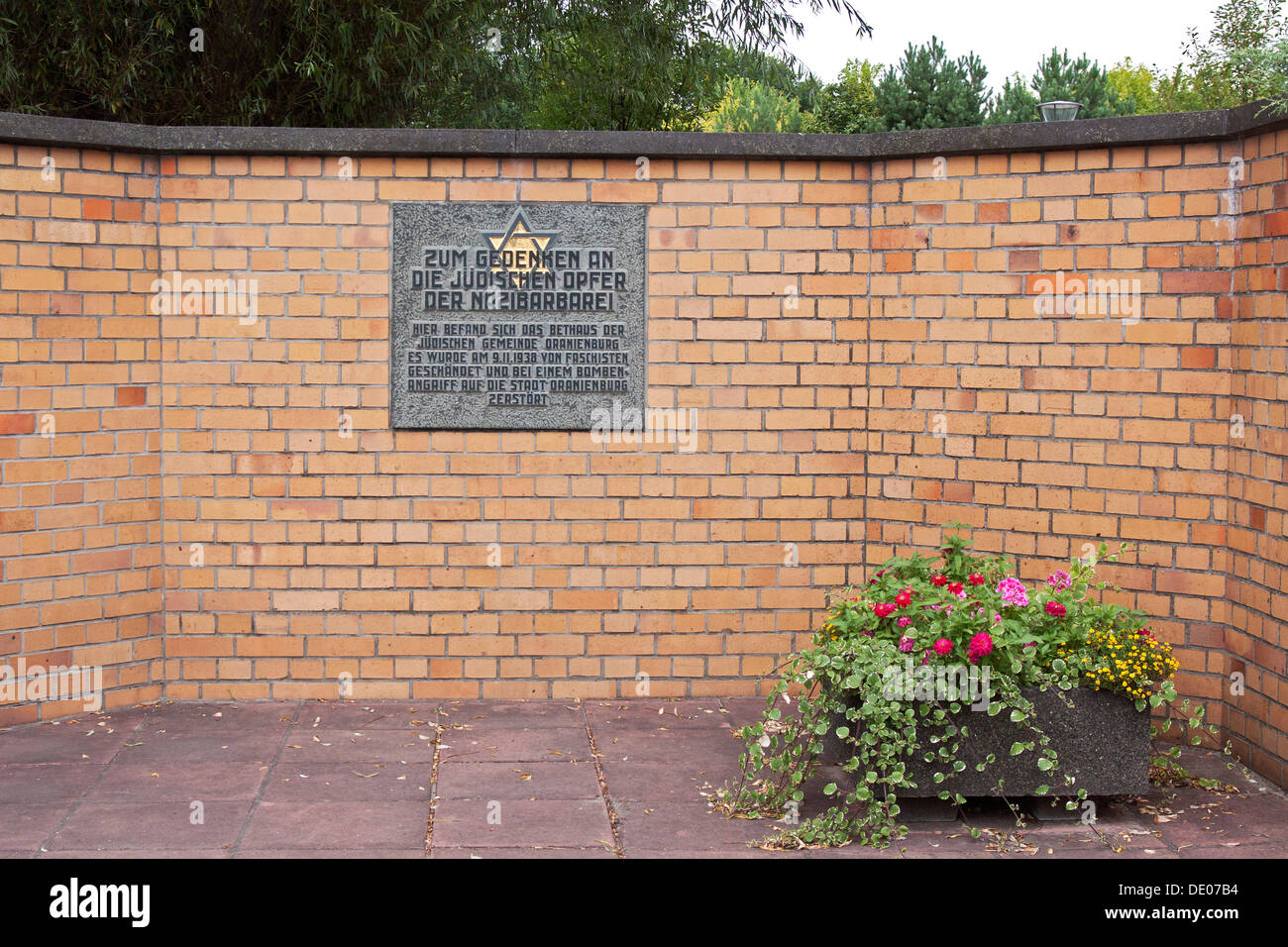 Denkmal, Gedenktafel zur Erinnerung an die jüdischen Opfer des Nazi-Barbarei, in diesem Ort gibt es wurde die Synagoge der jüdischen Stockfoto