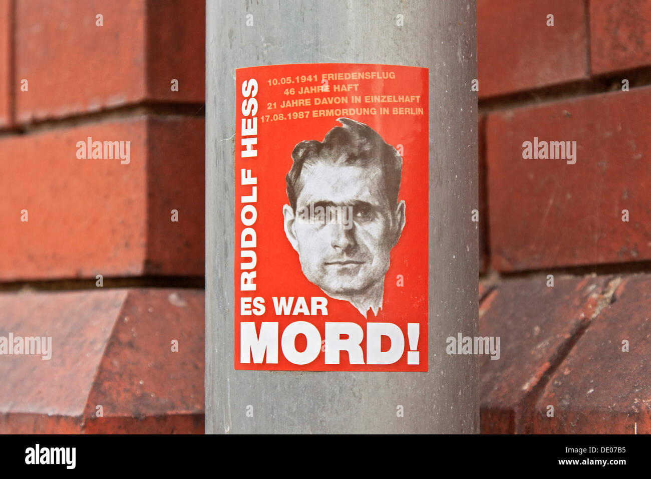 Aufkleber "Rudolf Hess, es war Mord!", Deutsch für "Rudolf Hess, es war Mord!", Brandenburg Rechtsextremismus, neonazistische Fans Stockfoto