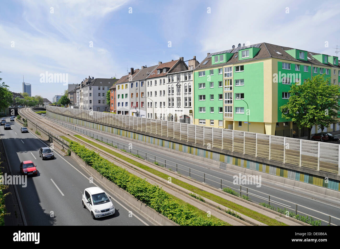 Autobahn A40, B1, "Ruhrschnellweg", Ruhr Schnellstraße, bus-Bahnen auf dem Mittelstreifen, Essen, Ruhrgebiet Stockfoto