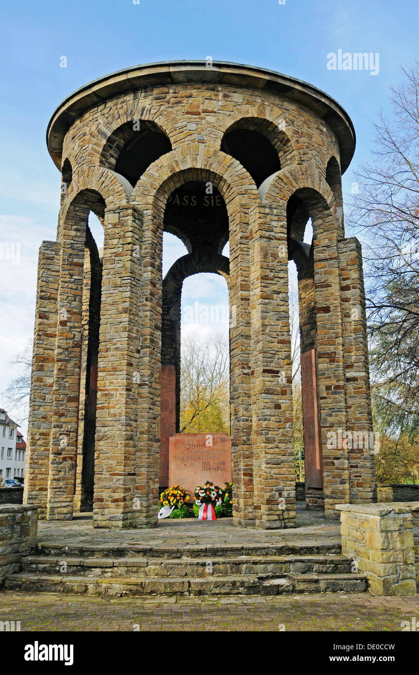 Kranzlegung, Memorial Day, Kriegerdenkmal, Beckum, Region Münsterland, Nordrhein-Westfalen, PublicGround Stockfoto