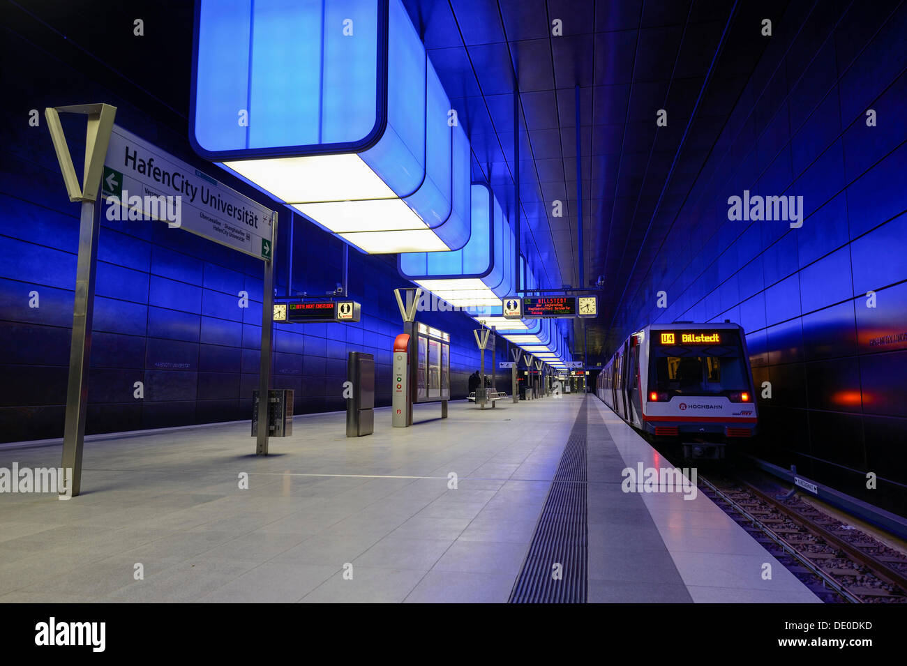 Lichtinstallation in der u-Bahnstation ist "HafenCity Universität" der Hamburger u-Bahnlinie U4, Betreiber und Entwickler Stockfoto