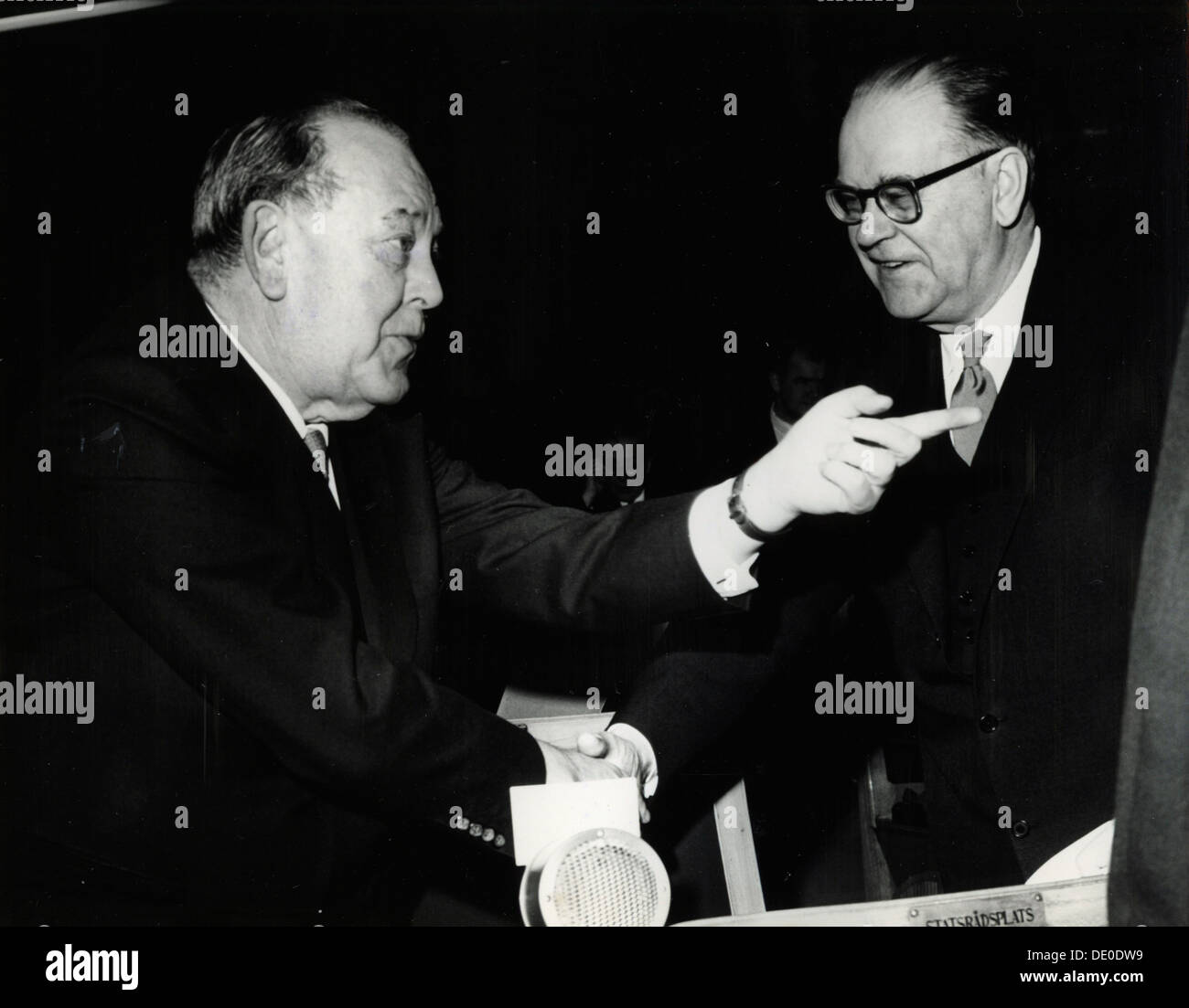Trygve Lie, norwegischer Politiker, und Tage Erlander, Premierminister von Schweden, 15. Februar 1964. Artist: Unbekannt Stockfoto