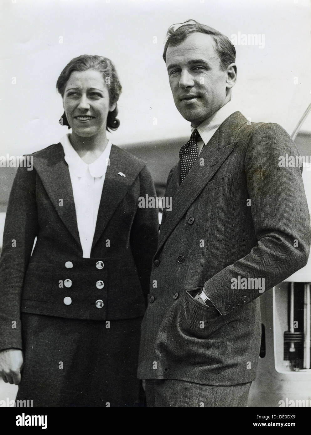 British aviator Amy Johnson mit ihrem Ehemann, James Mollison, c 1930. Artist: Unbekannt Stockfoto