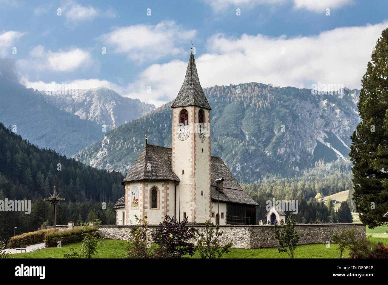 Kirche von St. Veit, San Vito, Prags, Pragser, Pragser Tal Tal, Dolomiten, Provinz von Bolzano-Bozen, Italien, Europa Stockfoto