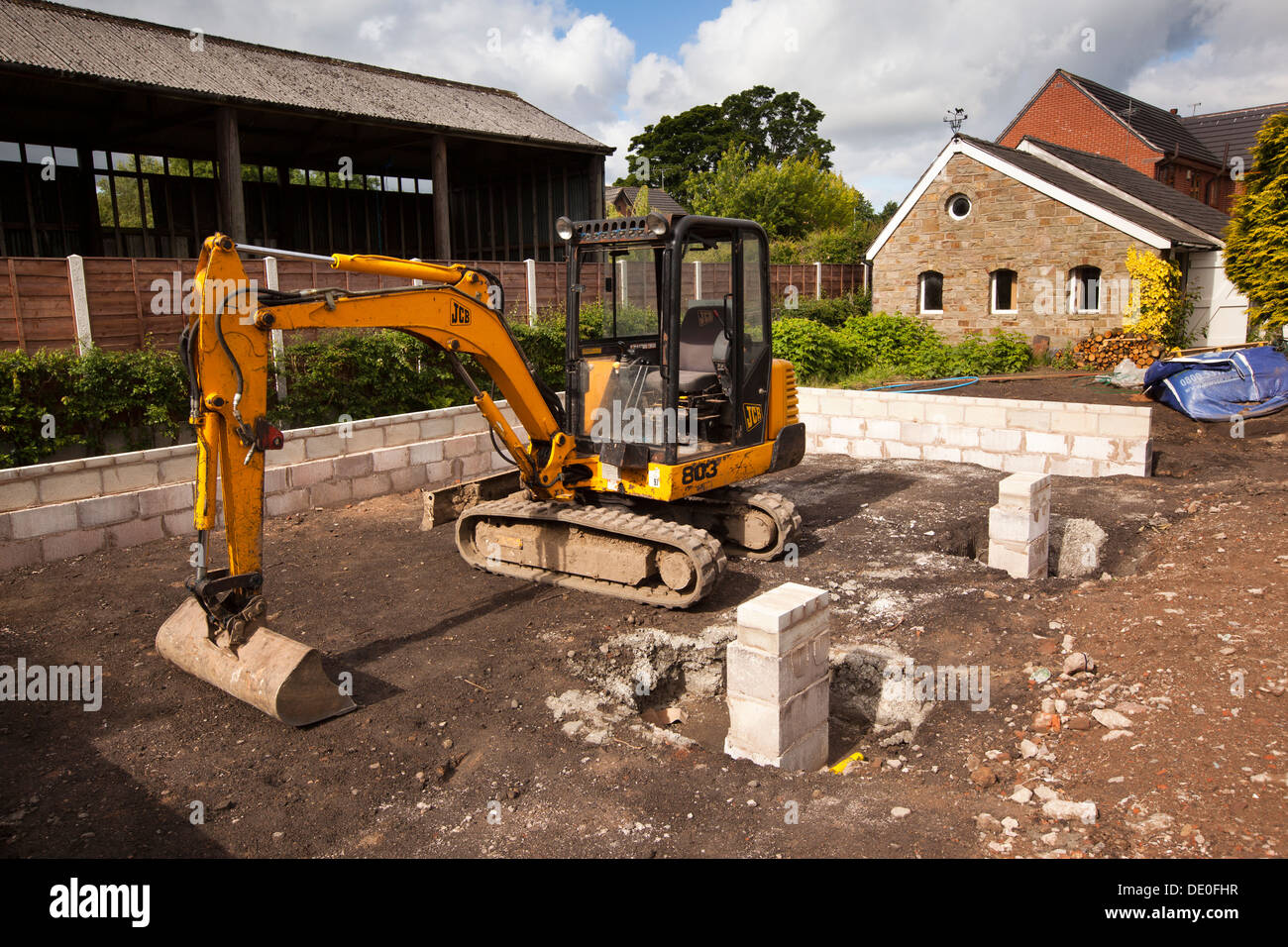 Selbstbau-Haus, Website, JCB Bagger Bodenplatte Basis vorbereiten Vorbereitung Stockfoto