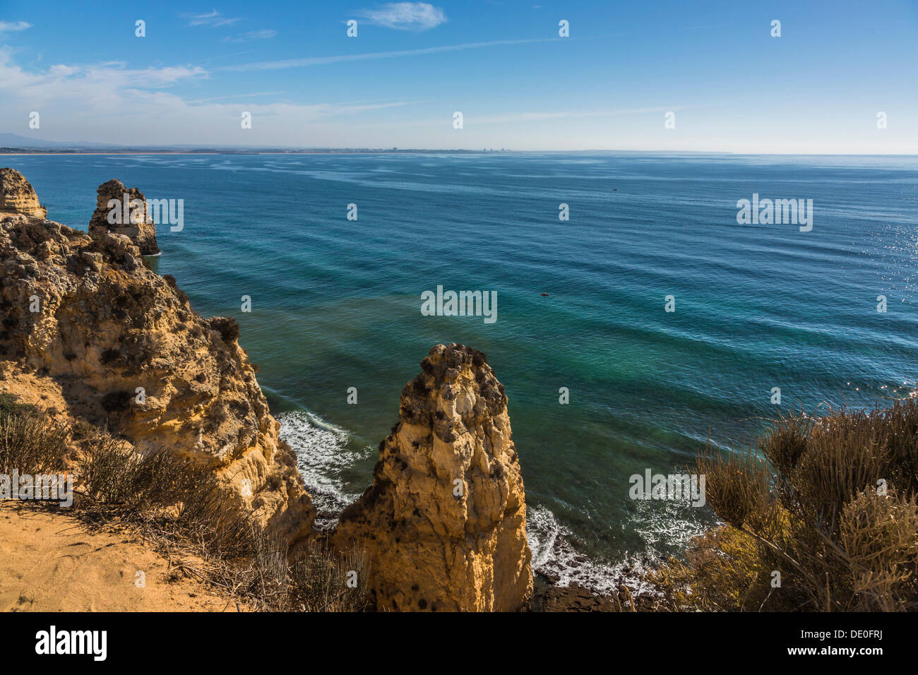 Blick auf Praia Camilo von Ponta da Piedade, Küstenlandschaft aus gesehen Stockfoto