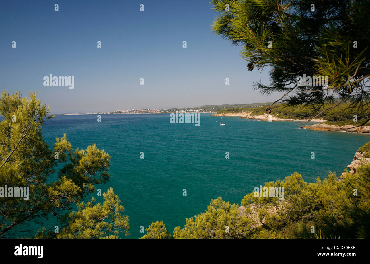 Mittelmeerküste in der Nähe von Tarragona, Mittelmeer, Katalonien, Spanien, Europa Stockfoto