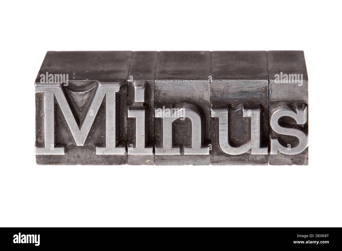 Alten führen Buchstaben bilden das Wort "Minus" Stockfoto