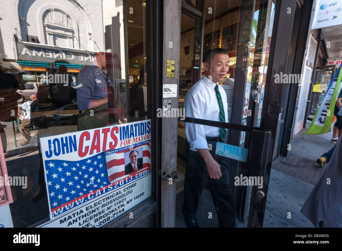 NYC Comptroller und Mayoral Kandidat John Liu besucht arabisch-amerikanische Unternehmen Stockfoto