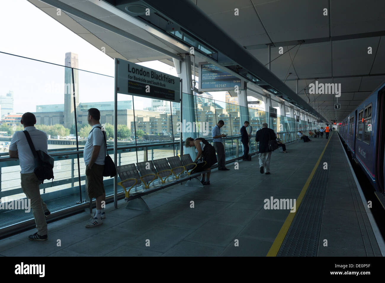 London Blackfriars Station (der erste Bahnhof auf die Themse erstrecken) Stockfoto