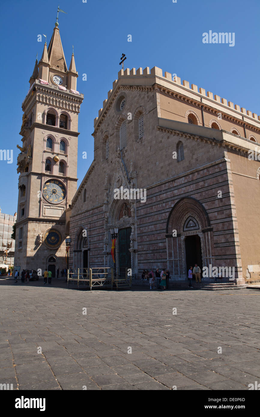 Die Kathedrale von Messina in der Provinz von Messina, Sizilien. Stockfoto