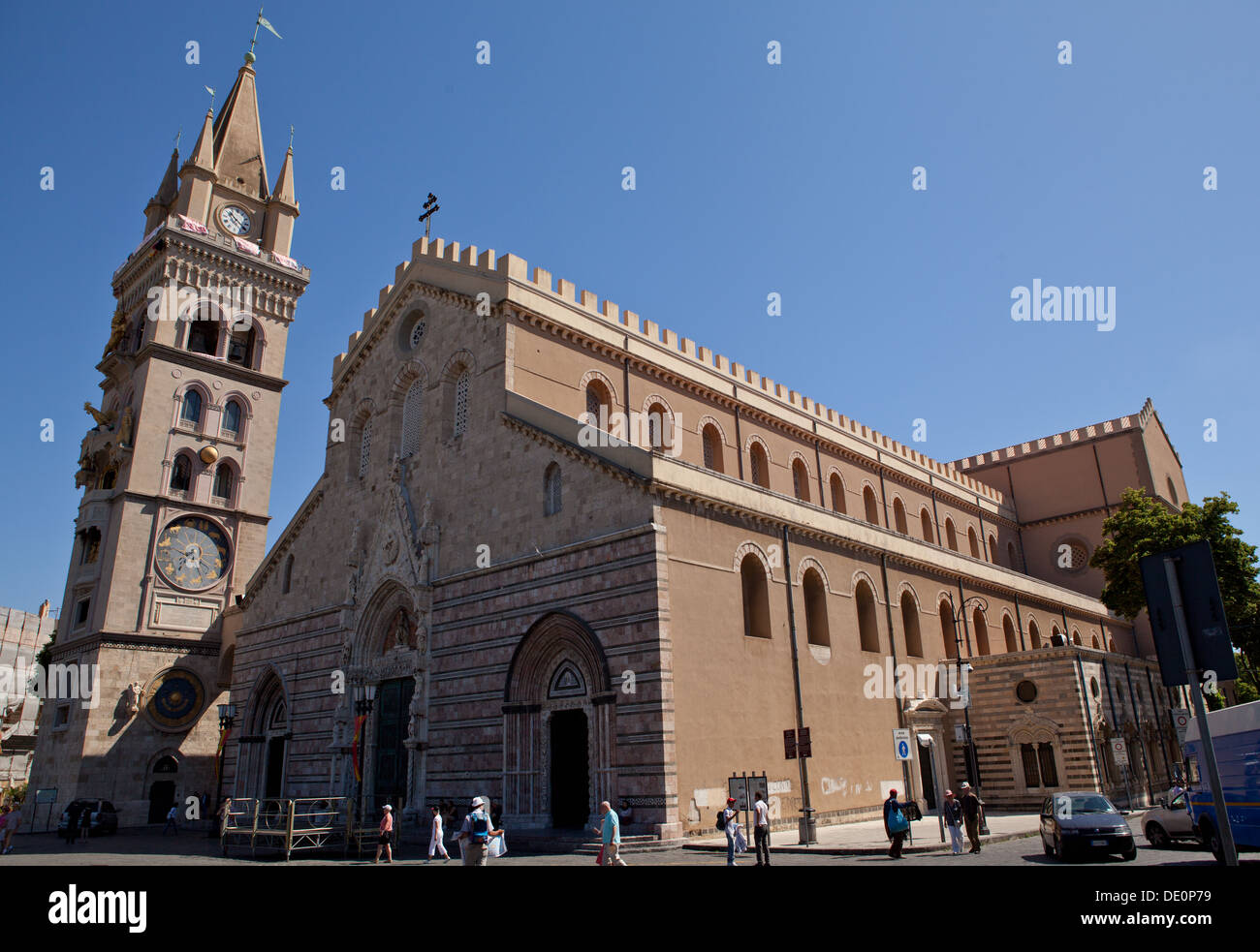 Die Kathedrale von Messina in der Provinz von Messina, Sizilien. Stockfoto