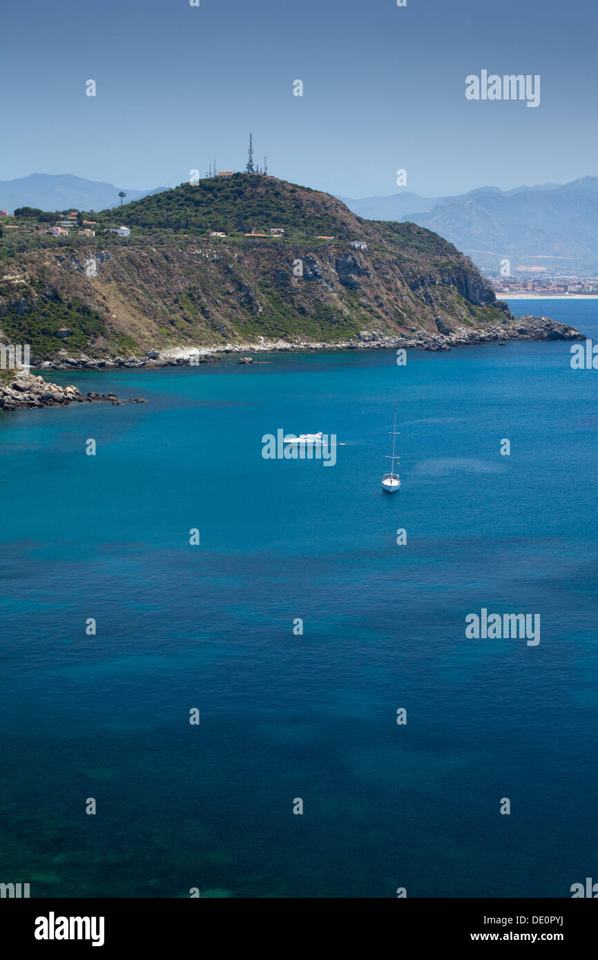Die Küste von Milazzo in der Provinz von Messina, Sizilien. Stockfoto