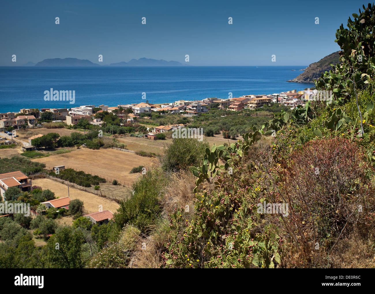 Die Küste von Milazzo in Milazzo in der Provinz von Messina, Sizilien. Stockfoto