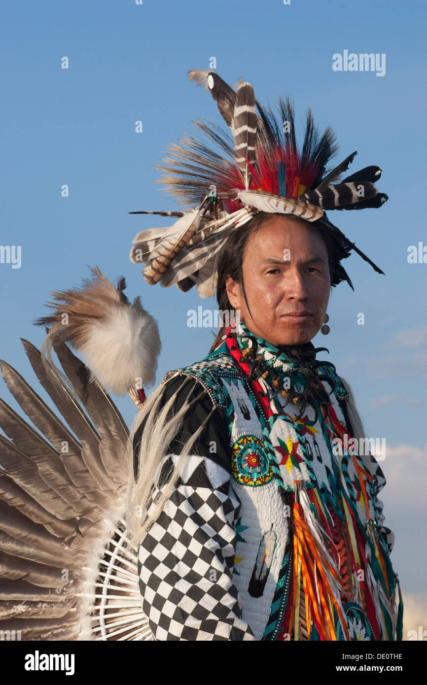 Indianischer Mann in traditioneller Cheyenne-Kleidung Stockfoto