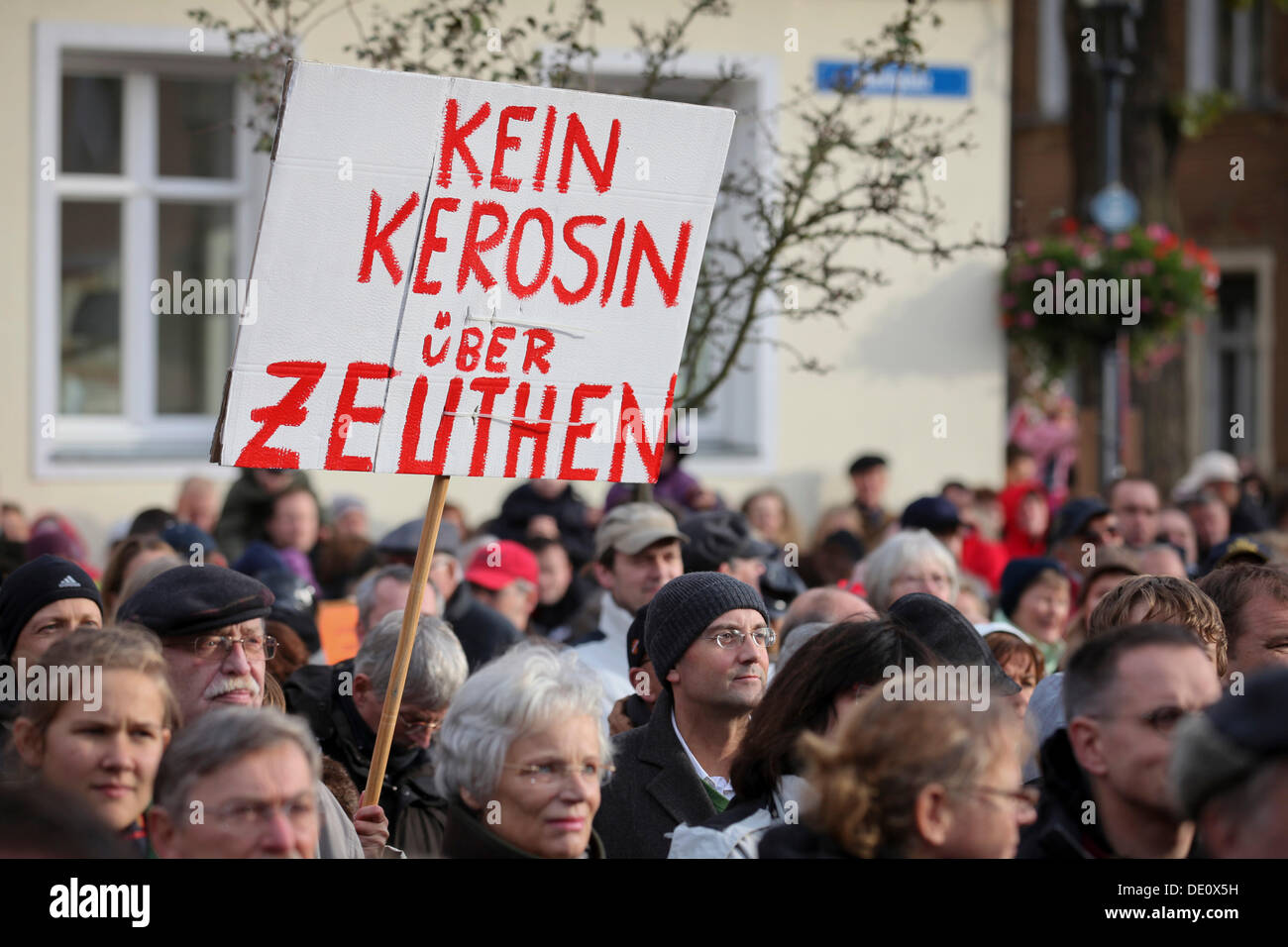 Protestkundgebung gegen Fluglärm voraussichtlich durch die Hauptstadt Berlin Alexanderplatz verursacht werden, Flughafen Brandenburg, Teltow, Brandenburg Stockfoto