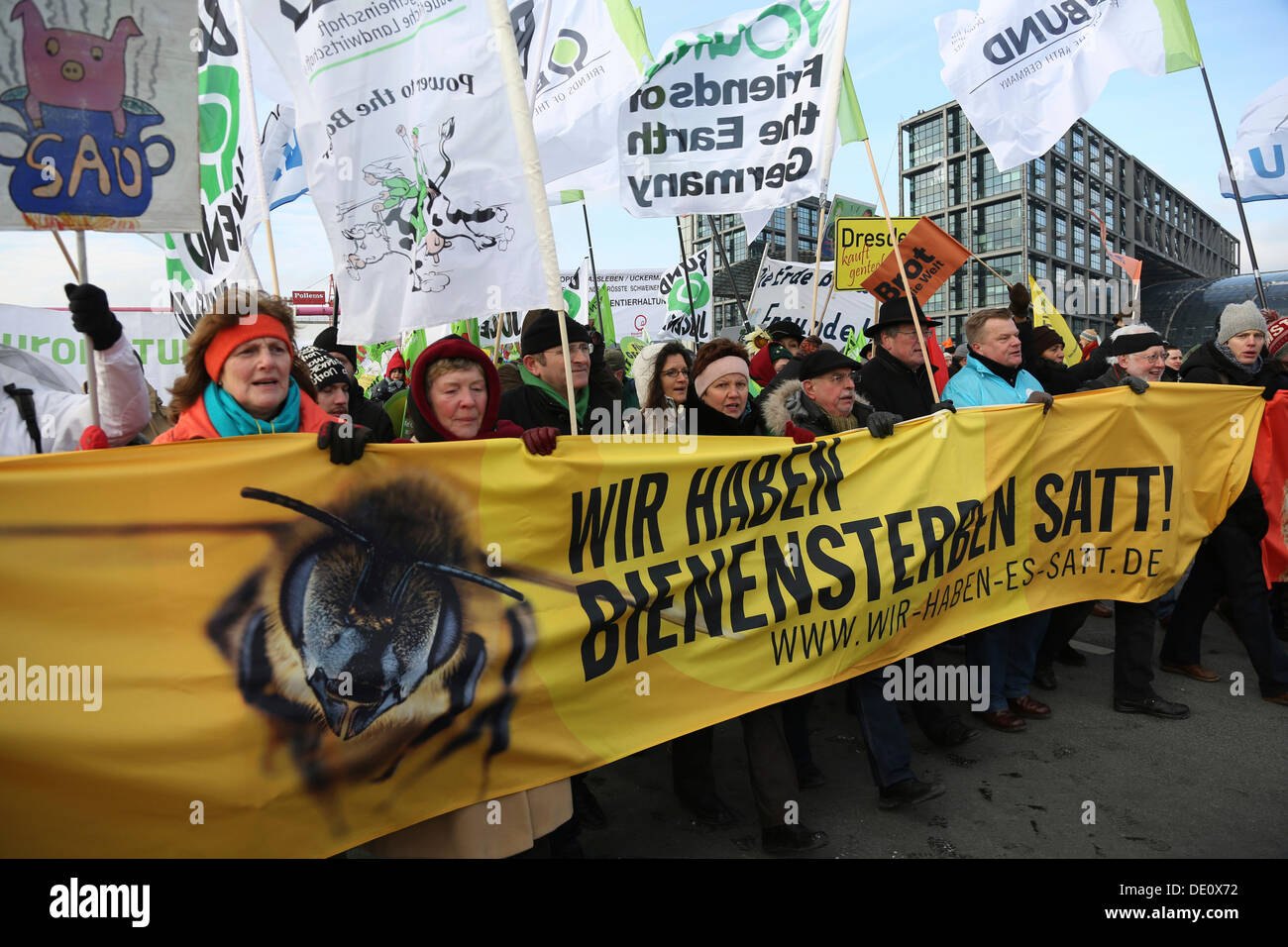 Umweltschützer, Landwirte und Verbraucher protestieren mit dem Slogan "Wir sind satt! Für eine andere Agrarpolitik ", Stockfoto