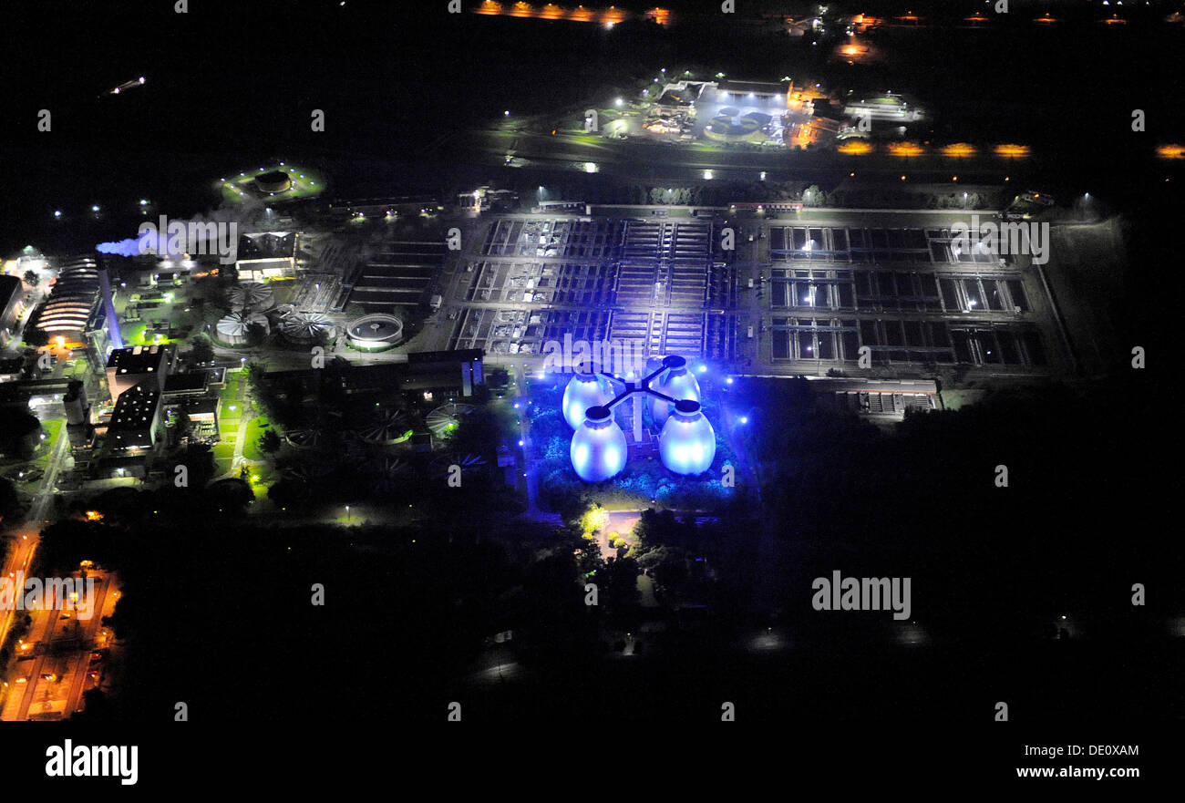 Luftaufnahme, Türme Emscher-Kläranlage mit der Verdauung in der Nacht, Kolonie Emscher, Bottrop, Extraschicht 2009 Stockfoto