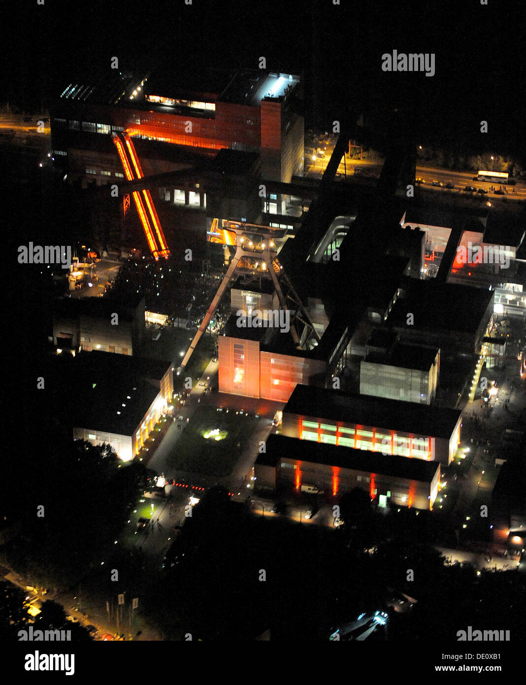 Luftaufnahme, Zollverein Coal Mine Industriekomplex in Nacht, Stoppenberg, Essen, Ruhr Extraschicht 2009 Nachtflug Stockfoto