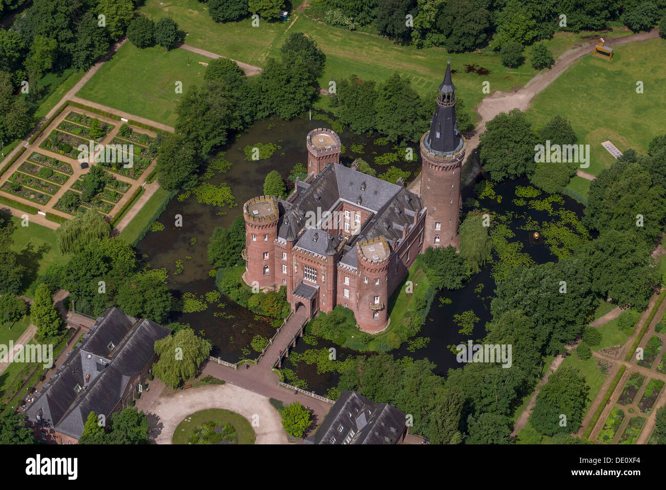 Luftaufnahme, Schloss Moyland Castle, Neo-gotischen Stil, Bedburg-Hau, Niederrhein, Nordrhein-Westfalen Stockfoto