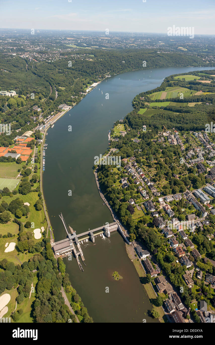 Luftaufnahme, See Baldeneysee mit einem Wehr, Essen-Werden, Essen, Ruhrgebiet, Nordrhein-Westfalen Stockfoto