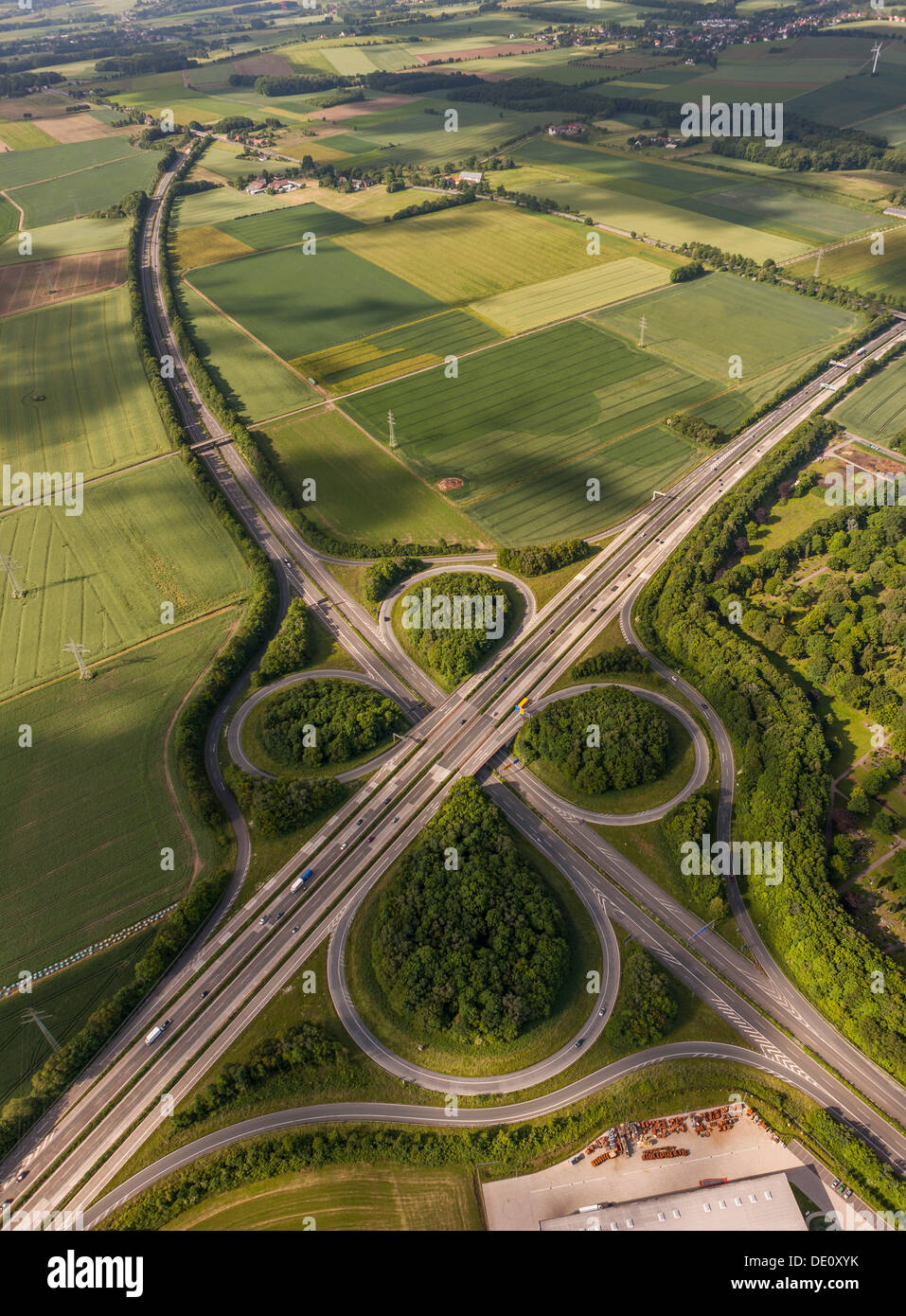 Luftbild, Autobahnkreuz Unna-Ost, Autobahn A44 und B233 Autobahn, Unna, Ruhrgebiet, Nordrhein-Westfalen Stockfoto