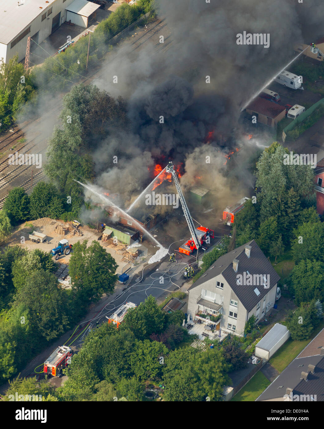 Luftbild, Feuer und starker Rauchentwicklung, An der Kohlenbahn Straße, Hagen, Region Sauerland, North Rhine-Westphalia Stockfoto