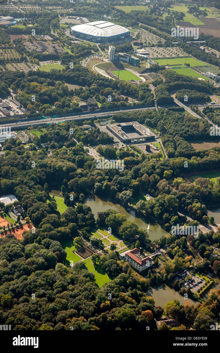 Luftaufnahme, Blick auf Schloss Berge Burg und Veltinsarena Stadion, Gelsenkirchen, Ruhrgebiet, Nordrhein-Westfalen Stockfoto