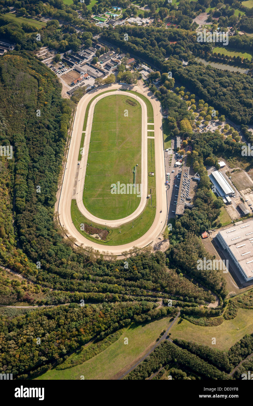 Luftaufnahme, Feldmark Trab Kurs mit Stallungen, Gelsenkirchen, Ruhrgebiet, Nordrhein-Westfalen Stockfoto