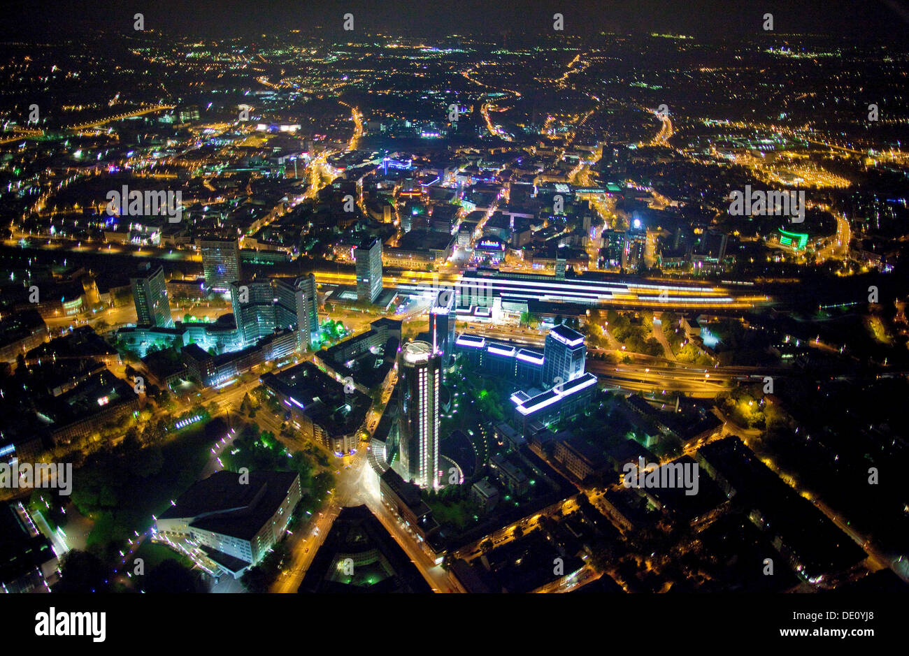 Luftaufnahme, Essen-Stadt bei Nacht, North Rhine-Westphalia Stockfoto