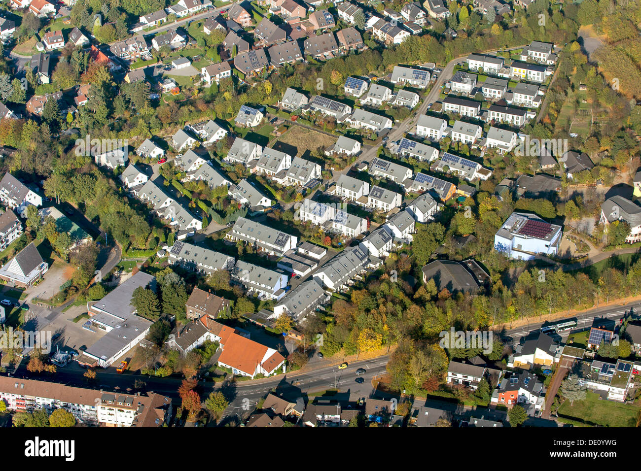 Luftbild des neuen Am Stenshof Wohnsiedlung, mit Solarzellen auf den Dächern, Wattenscheid, Bochum, Ruhrgebiet Stockfoto