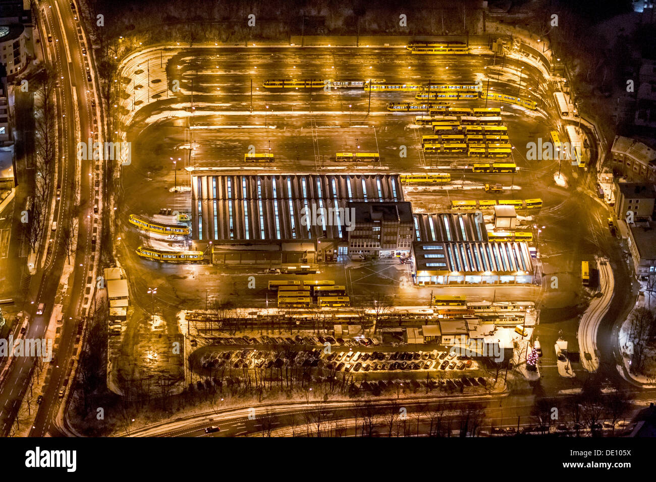 Luftaufnahme, EVAG, Essener Verkehrsbetriebe, Verkehrsbetriebe, tram Depot, in der Nacht Stockfoto