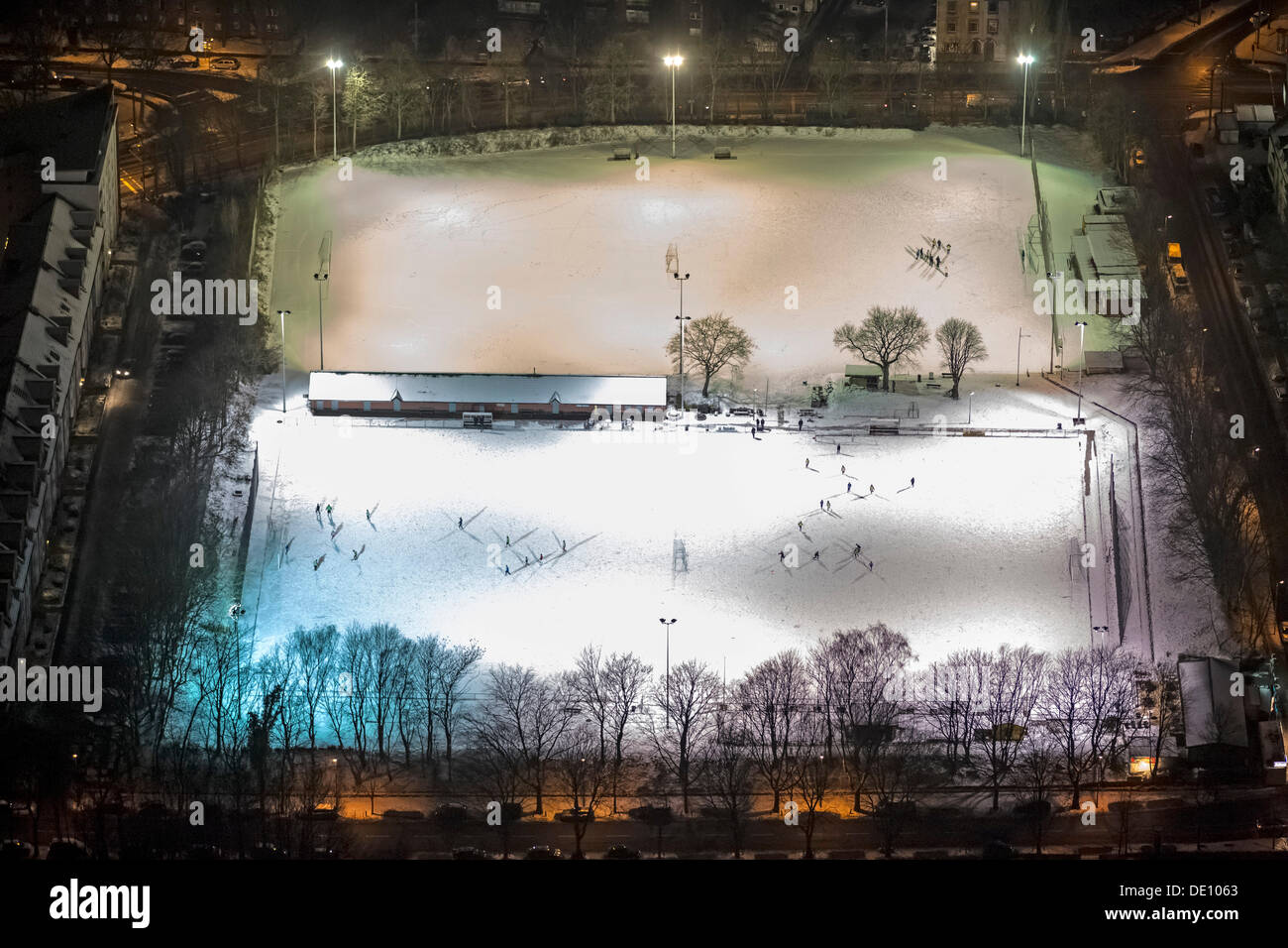 Luftaufnahme, spielen Felder am Altenessener Straße, Seumannstrasse und Karolingerstrasse, in der Nacht Stockfoto