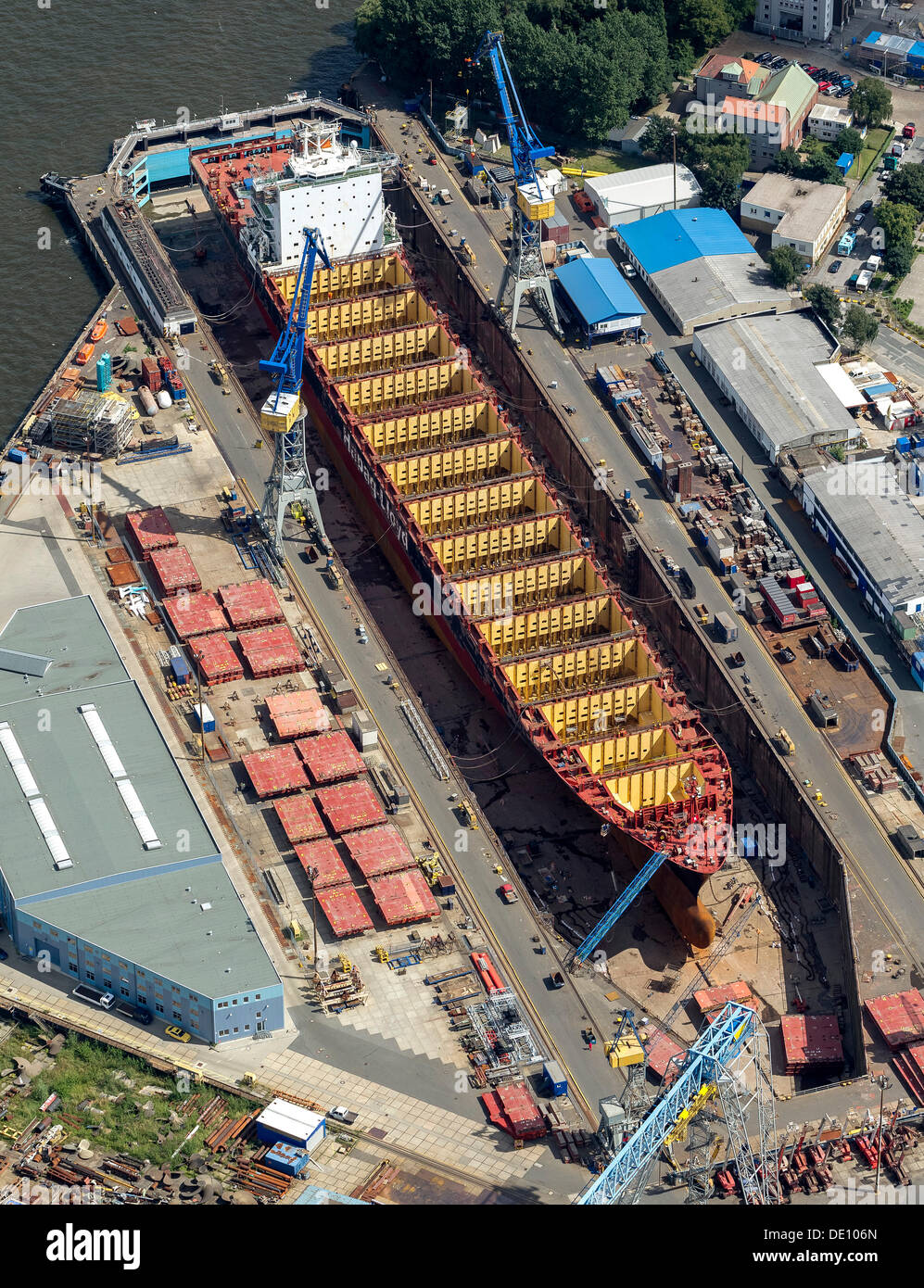 Luftaufnahme, Blohm & Voss dock, Trockendock, Rumpf, Rumpf aus Stahl Stockfotografie Alamy