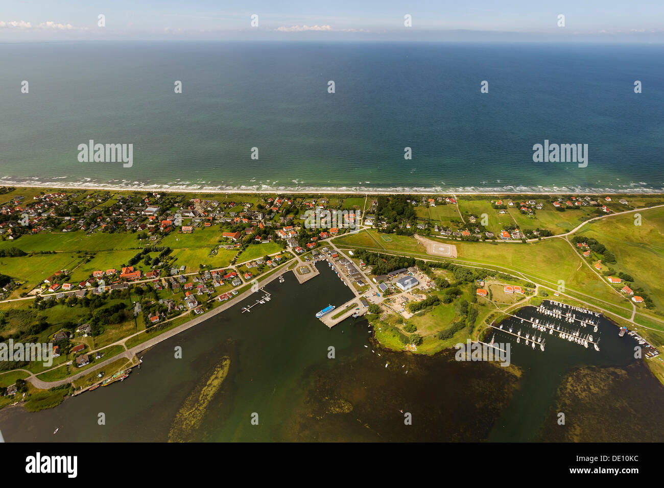 Luftaufnahme, Vitte, Ostseehafen, Insel Hiddensee Stockfoto