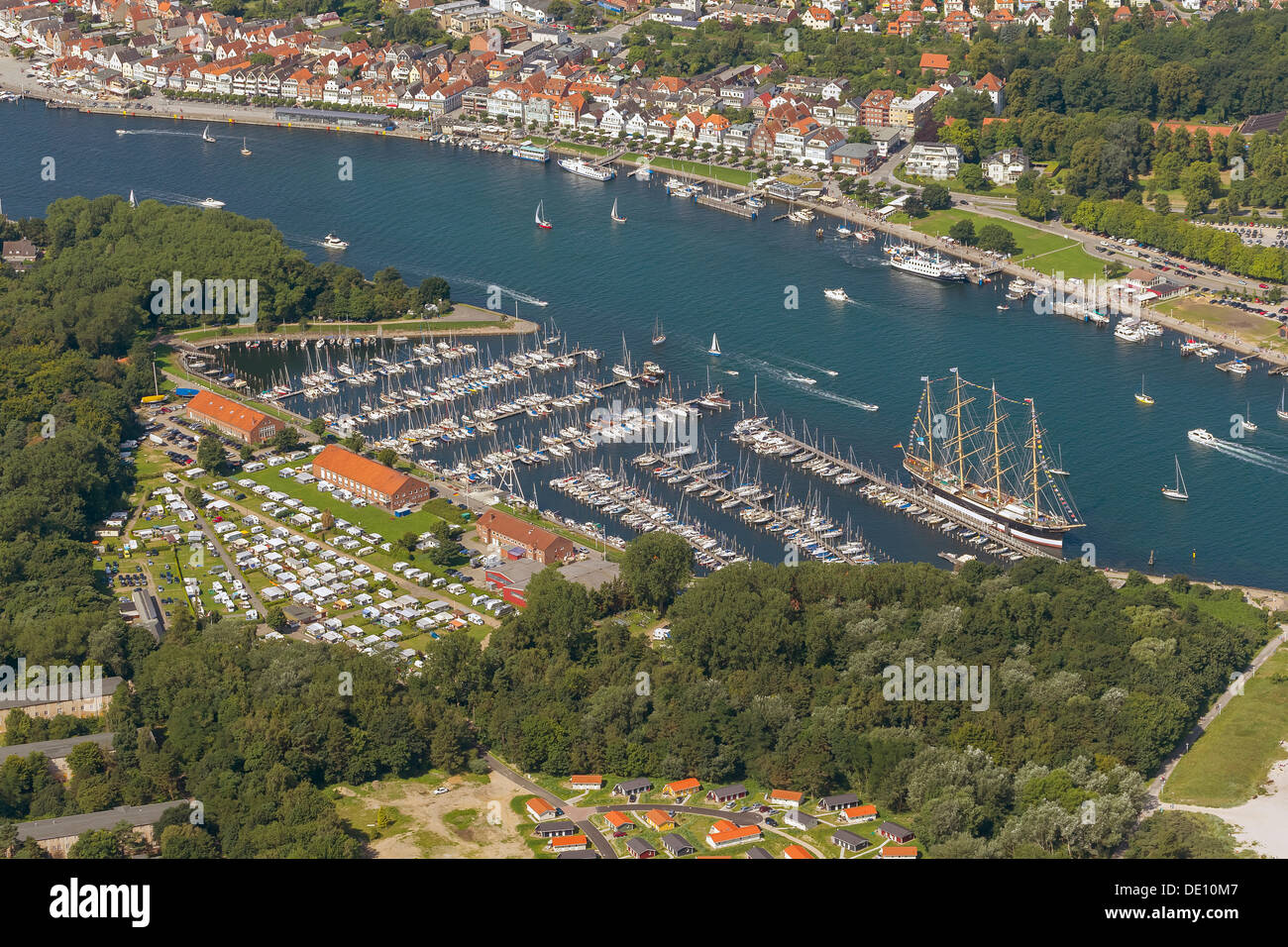 Luftaufnahme, Priwall Ostsee Station, Yachthafen, Seglermesse restaurant Stockfoto