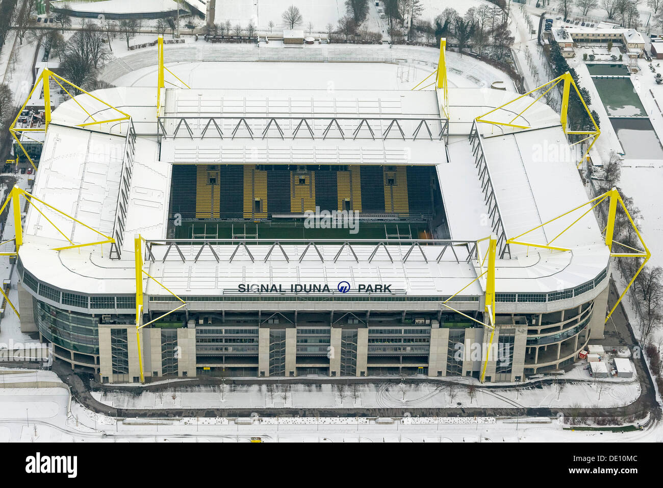 Luftaufnahme Signal Iduna Park Im Winter Stockfotografie Alamy