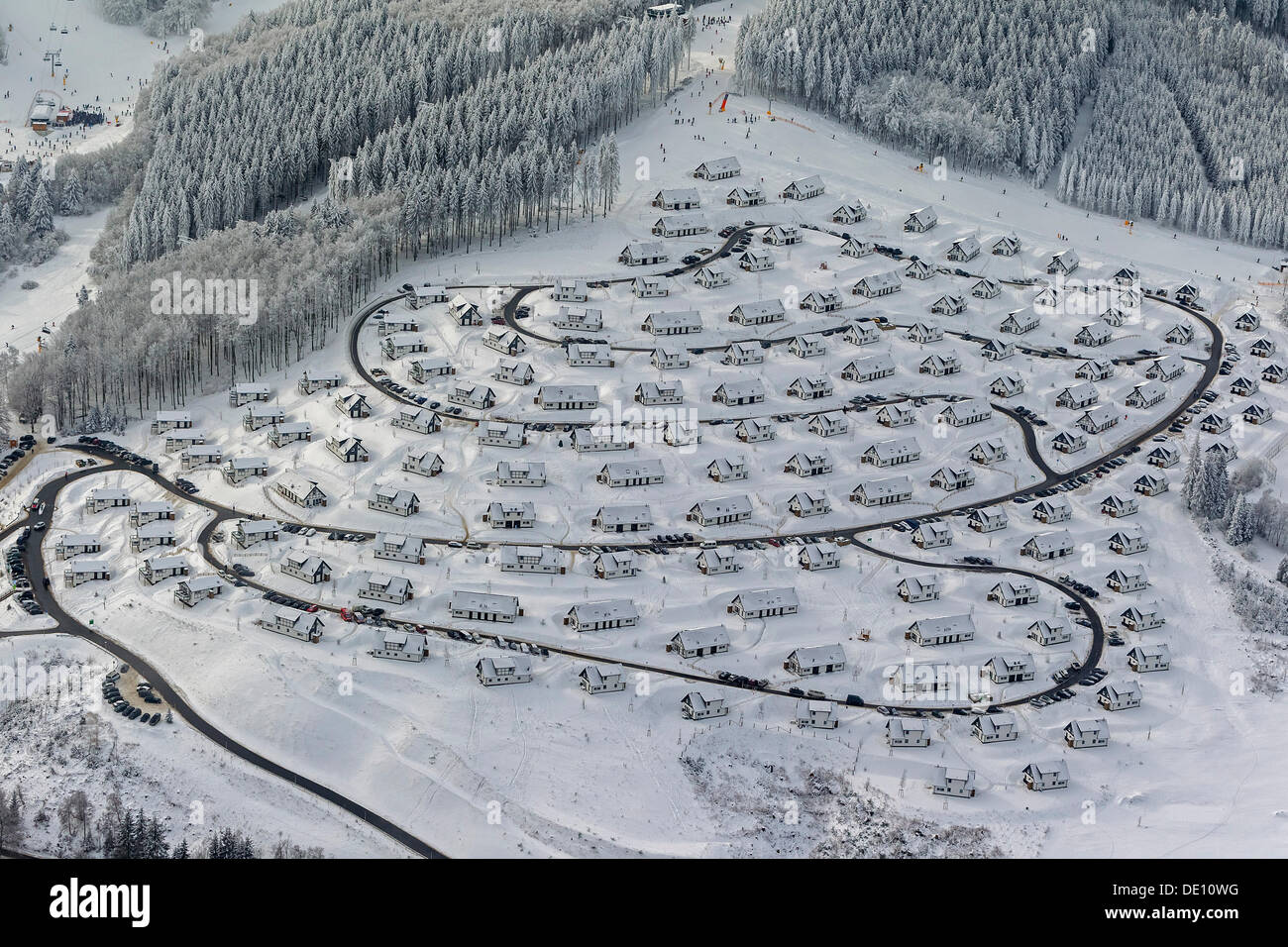 Luftaufnahme, Landal Greenparks GmbH, Ferienhäuser im winter Stockfoto