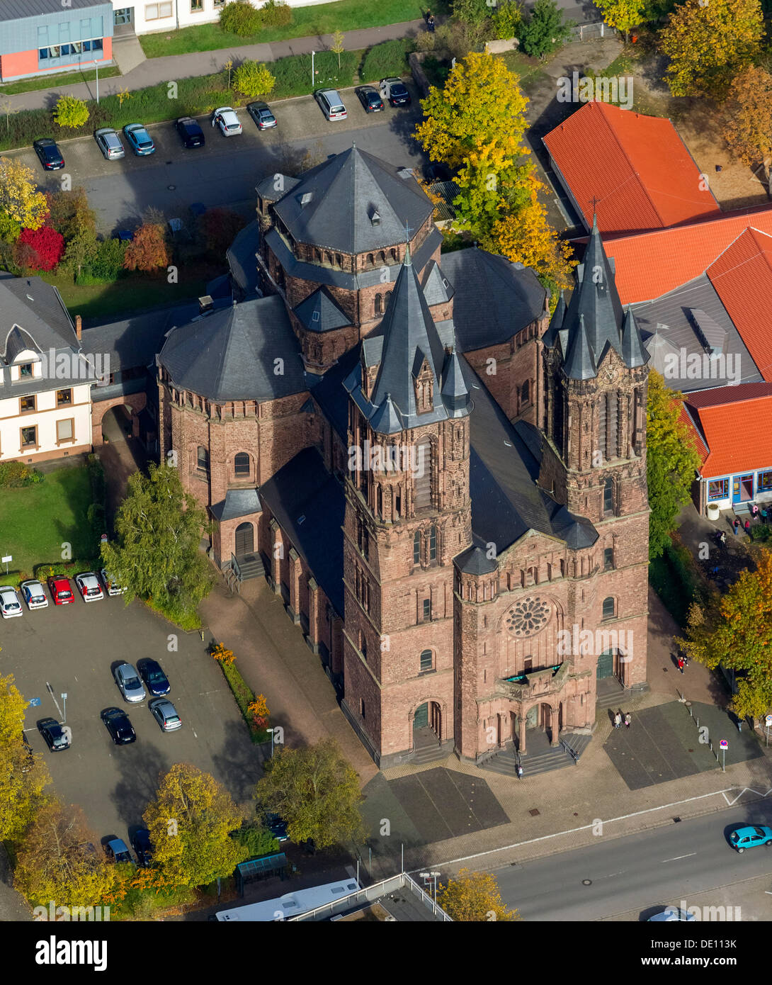 Luftaufnahme, katholische Pfarrkirche des Heiligen Sakraments oder Saar-Kathedrale Stockfoto