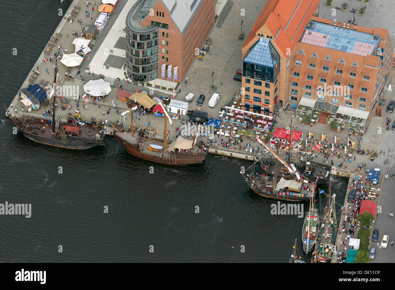 Luftaufnahme, Segelboote in den Museumshafen während des Festivals "Hanse Sail" Stockfoto