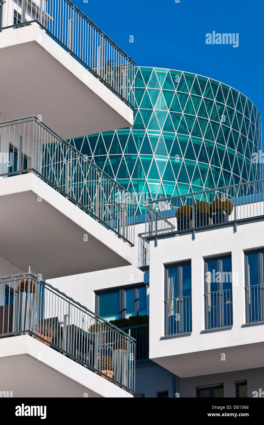 Moderne Luxus-Appartements am Frankfurter Westhafen vor Westhafen Tower, Frankfurt Am Main, Hessen Stockfoto