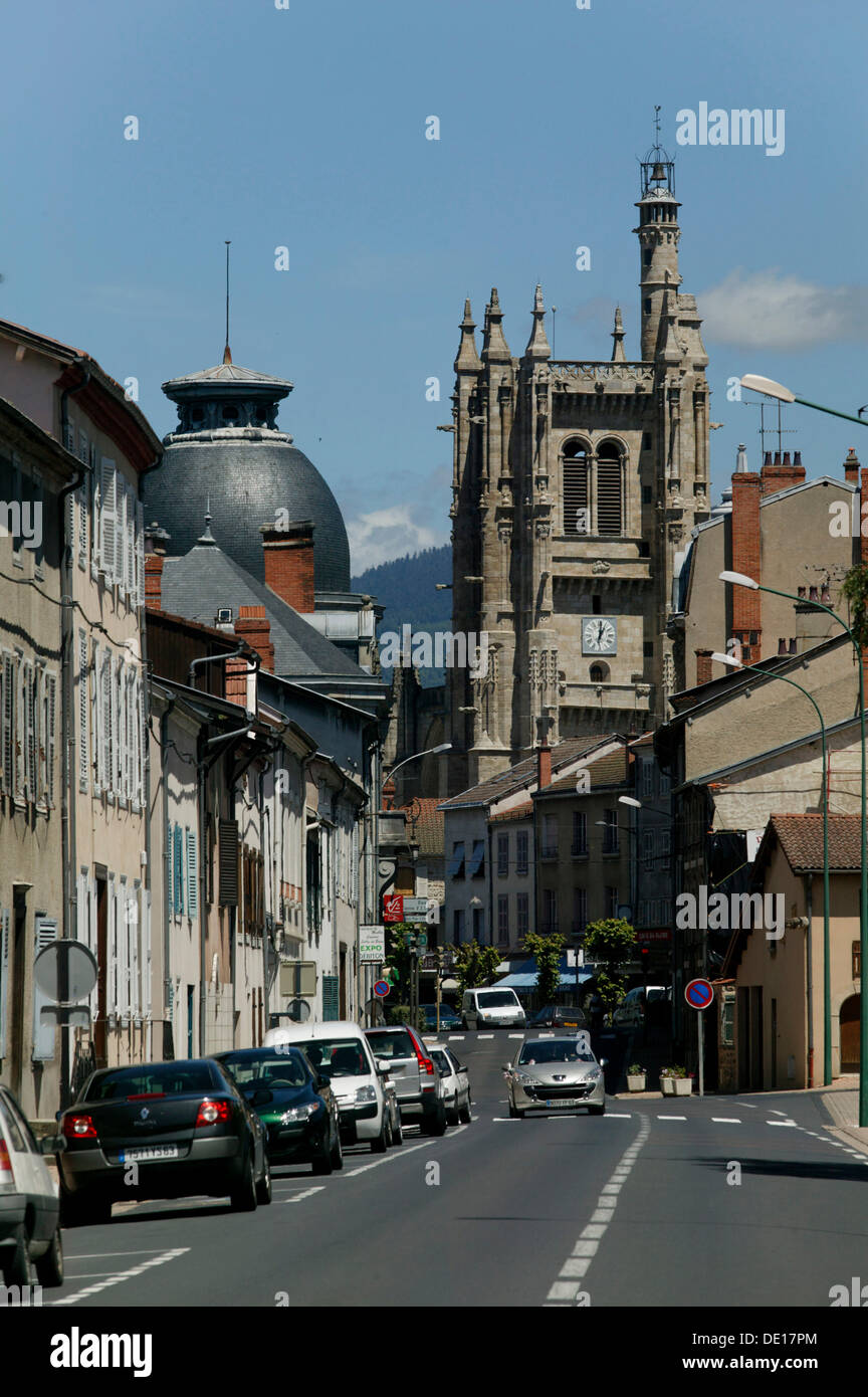Stadt Ambert mit Kirche Saint-Jean d'Ambert, Puy de Dome, Auvergne, Frankreich Europa Stockfoto