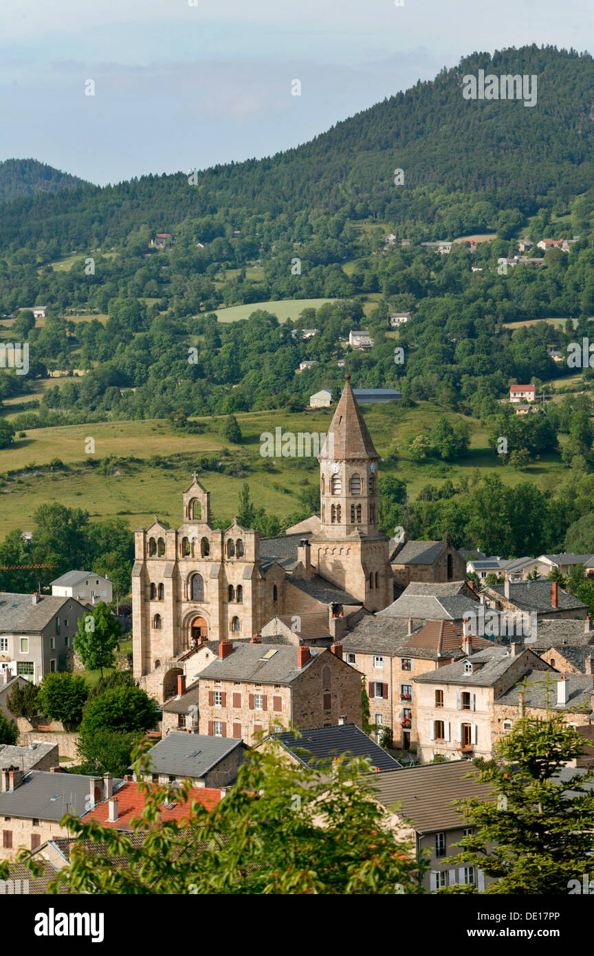 Romanische Kirche von St Julien Chapteuil, in der Nähe von Le Puy En Velay, Haute Loire, Auvergne, Frankreich, Europa Stockfoto