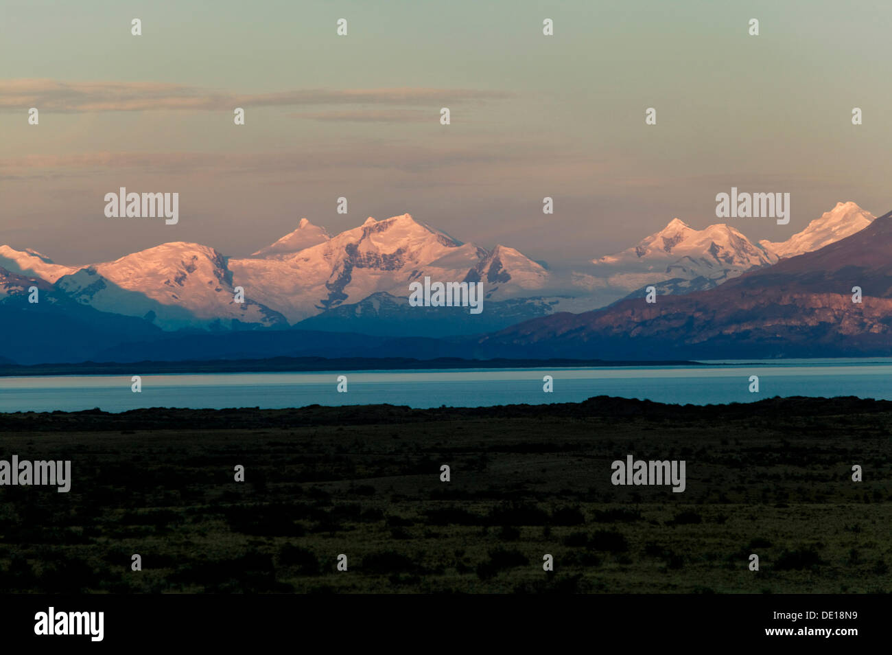 Lago Argentino, Cordillera, Nationalpark Los Glaciares, UNESCO-Weltkulturerbe, Provinz Santa Cruz, Patagonien, Argentinien Stockfoto
