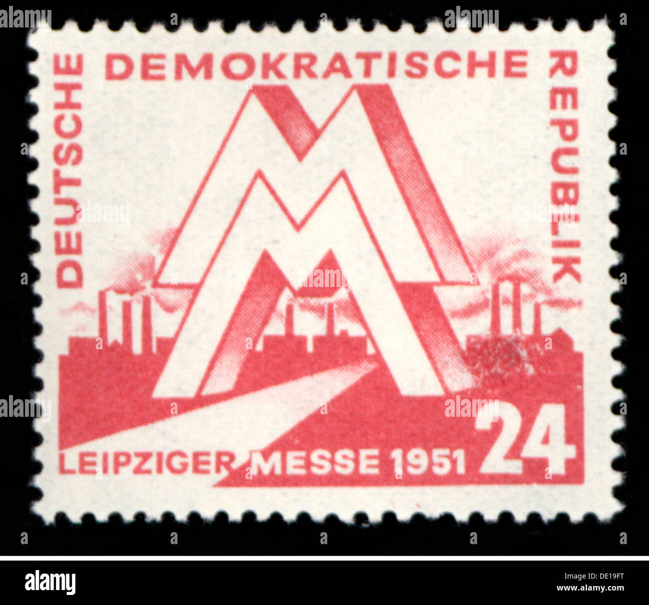 Post, Briefmarken, Deutschland, Deutsche Post der Deutschen Demokratischen Republik, 24 Pfennig-Briefmarke, Entwurf Egon Pruggmayer, Ausgabedatum 4.3.1951, gültig bis 31.3.1952, Motiv: Leipziger Frühjahrsmesse 1951, DDR, DDR, DDR, Leipzig Messe, Leipzig, Symbol, Symbole, Embleme, Logo, Logos, Messenzeichen, MM, Industrie, Handel, Wirtschaft, Briefmarke, Briefmarken, 50er, 50er, 20. Jahrhundert, Post, Post, republik, Republiken, Pfennig, Penny, Briefmarke, Briefmarken, Design, Designs, historisch, Additional-Rights-Clearences-not available Stockfoto